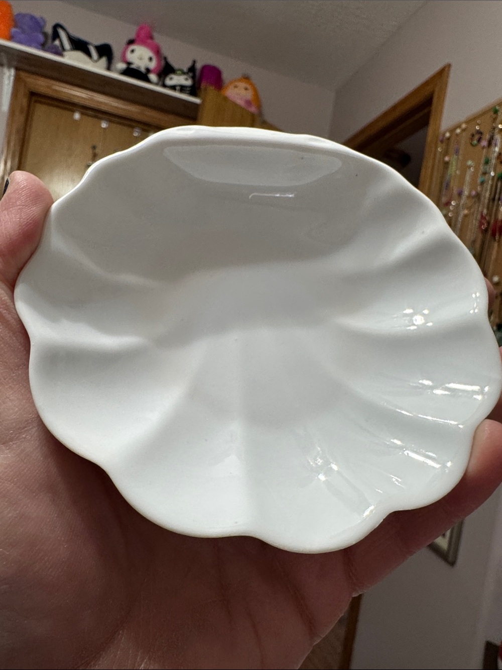 White Scallop Shell Ceramic Dish